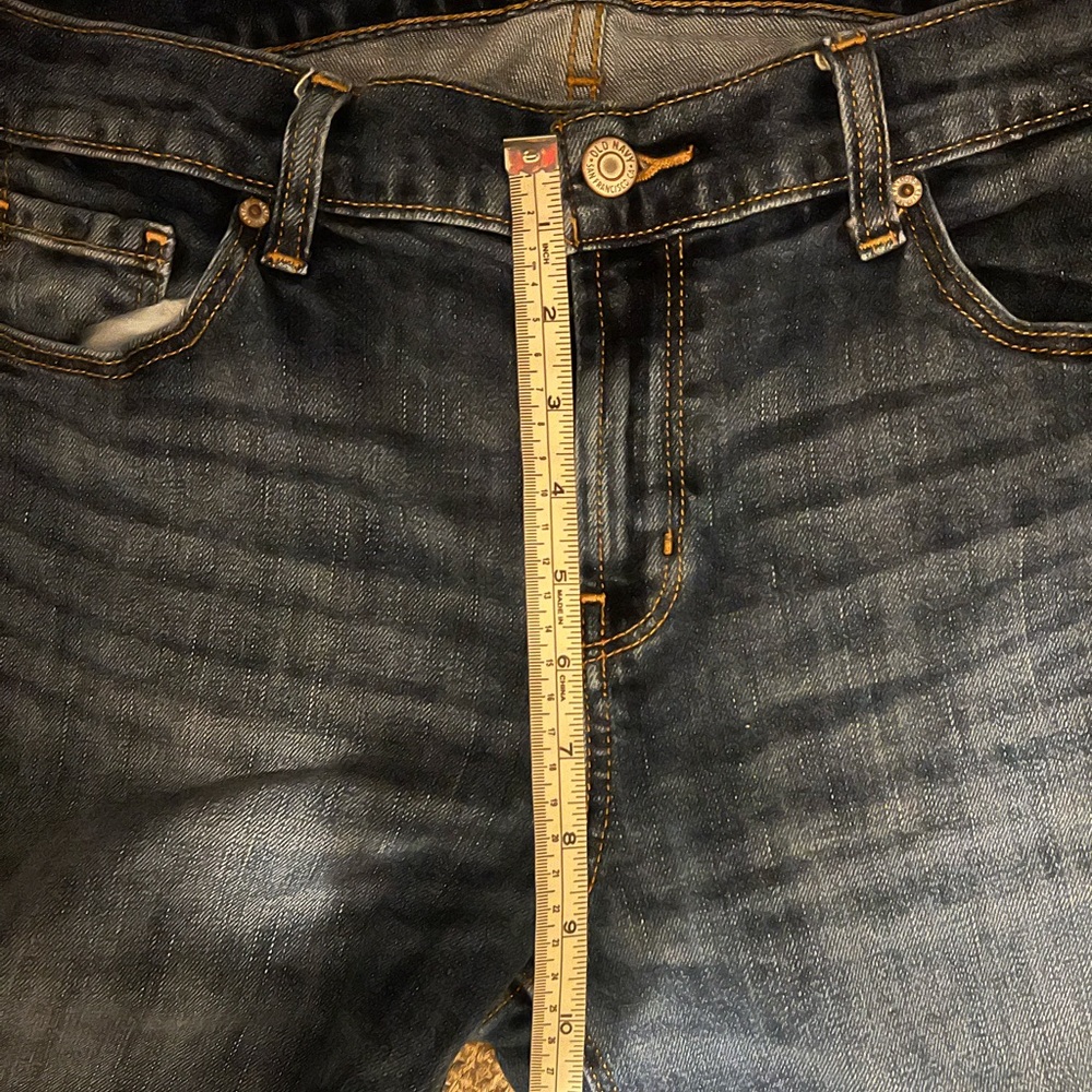 OLD NAVY BOYFRIEND JEANS. - Picture 6 of 7